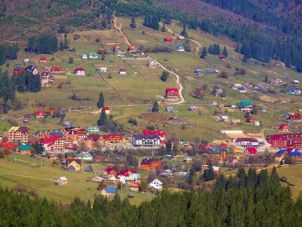Де розташована Поляниця та як сюди дістатися