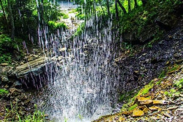 Крапельковий водоспад