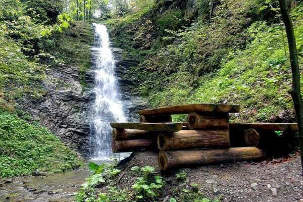 Лужківський