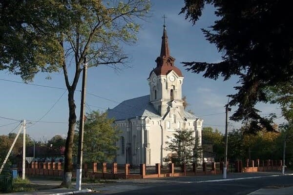 костел у м. Долина