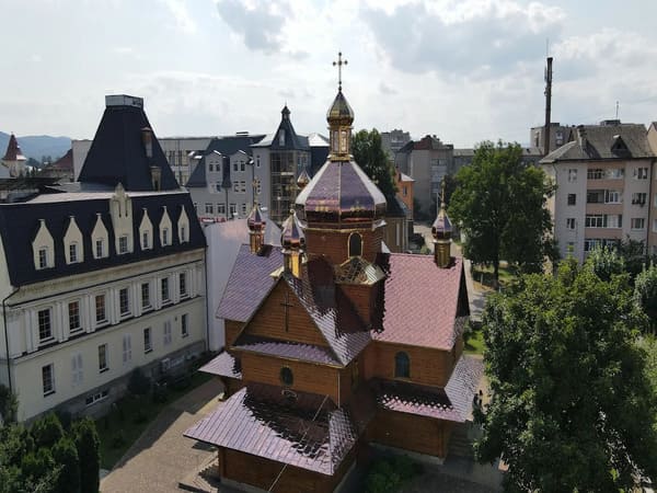 Церква Воздвиження Чесного Хреста в Надвірній