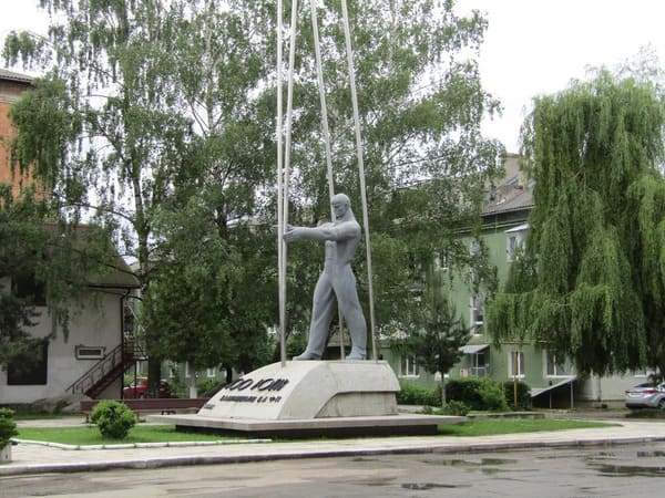 Пам'ятник 100-річчю Надвірнянської нафти